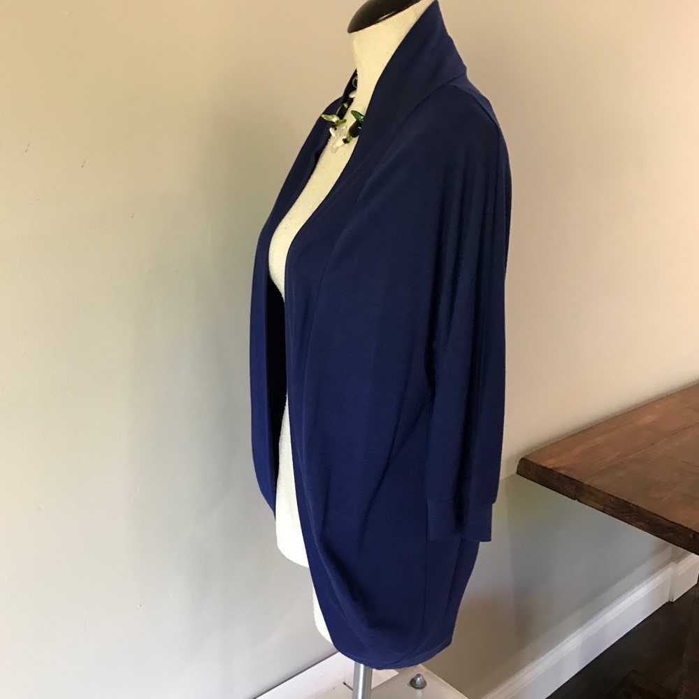 Pretty Cardigan - Picture 2 of 12